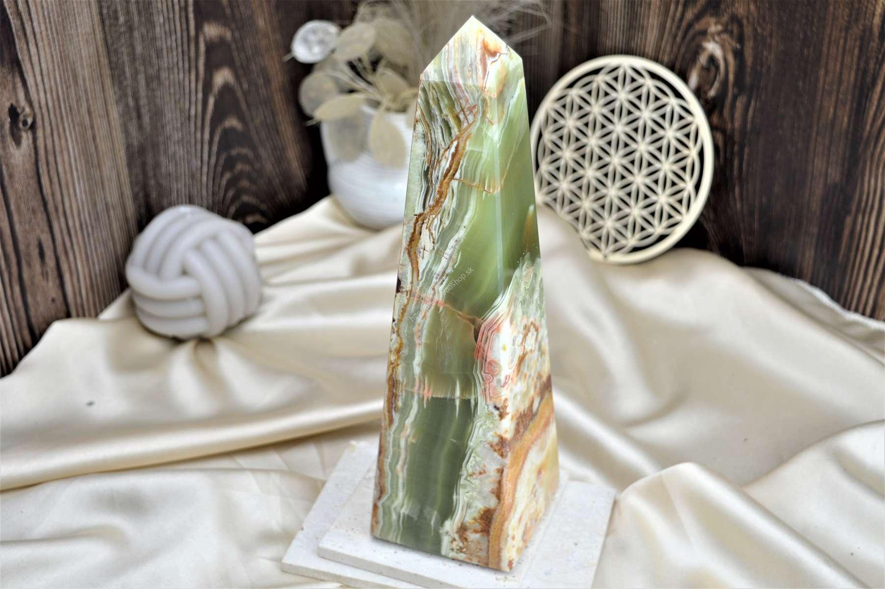 Generátor/obelisk Štastia, Lásky a Pokoja ZLATÝ ÓNY/ Aragonit 2,11kg 26 cm