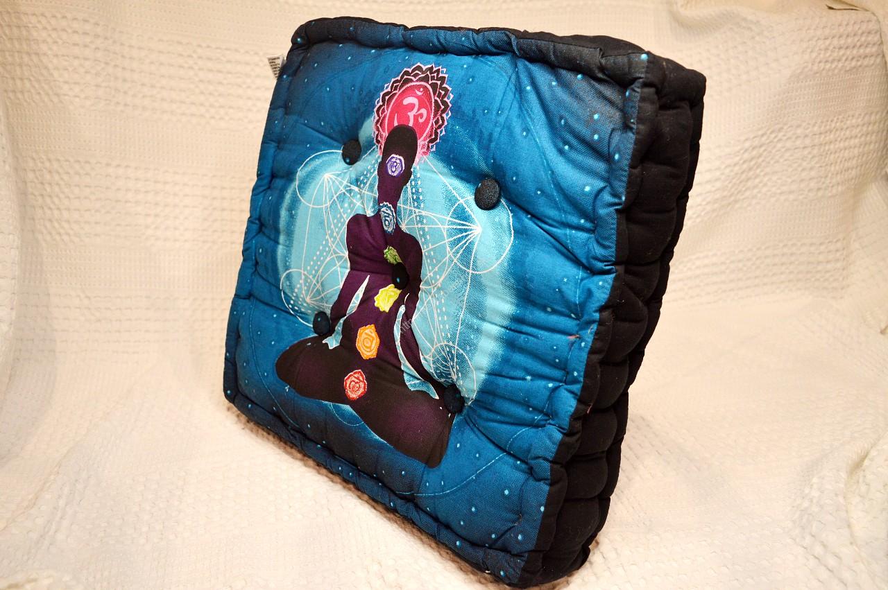 Veľký Meditačný vankúš JOGÍN, 7 ČAKIER a METATRONOV HEXAGON modrý štvorec