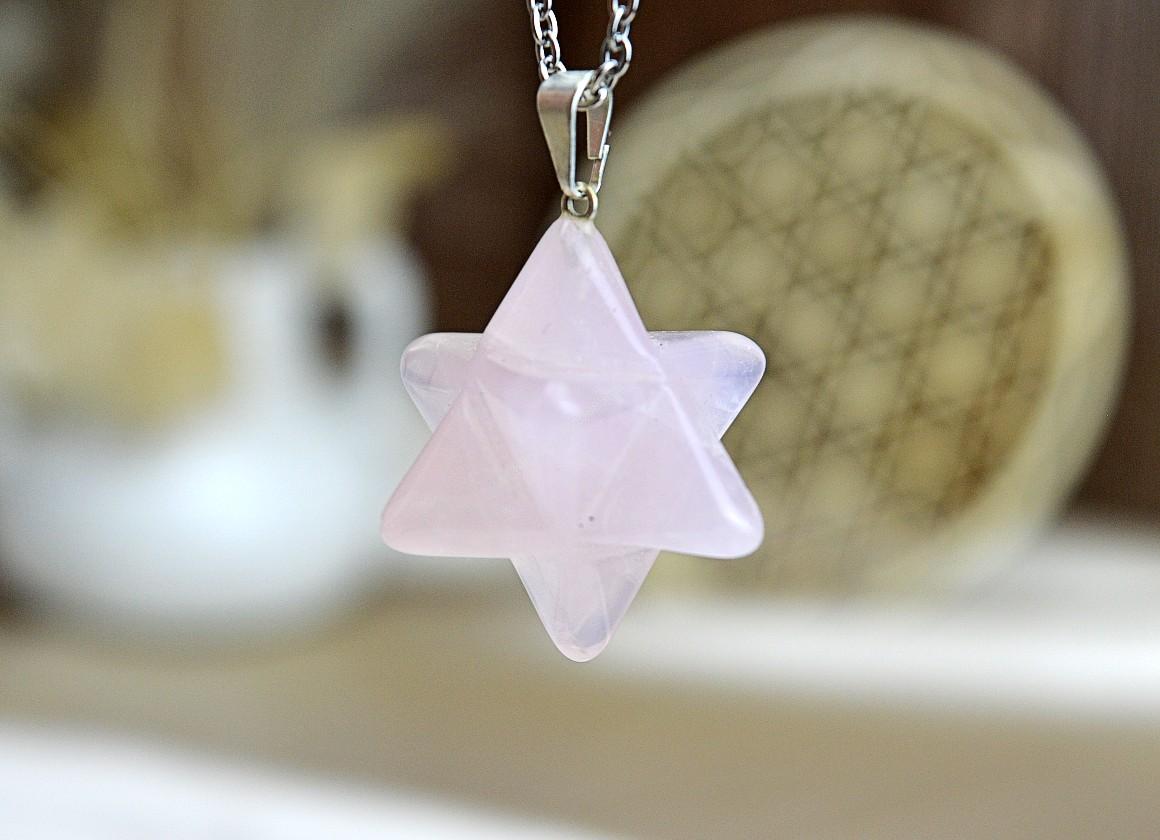 Prívesok MERKABA RUŽENÍN + kožka #veľká - Ochrana, Bezpodmienečná Láska, Sebaláska, Odpustenie, Radosť, Srdcová Čakra