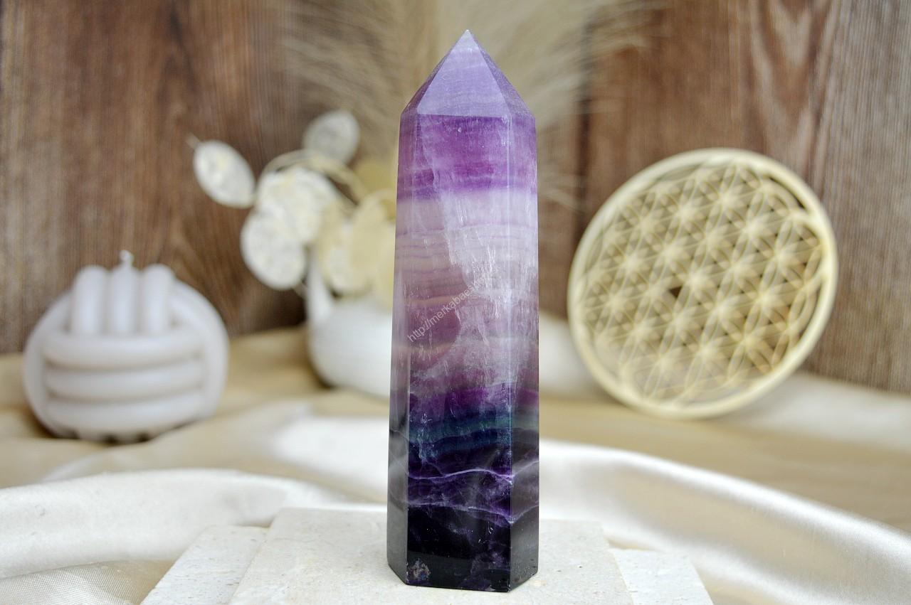 Generátor/obelisk z FLUORITU DÚHOVÉHO #8 - Sústredenie, Pamäť, Intuícia, Ochrana, Božskosť, Dosiahnutie cieľov 14,5 cm 0,4kg