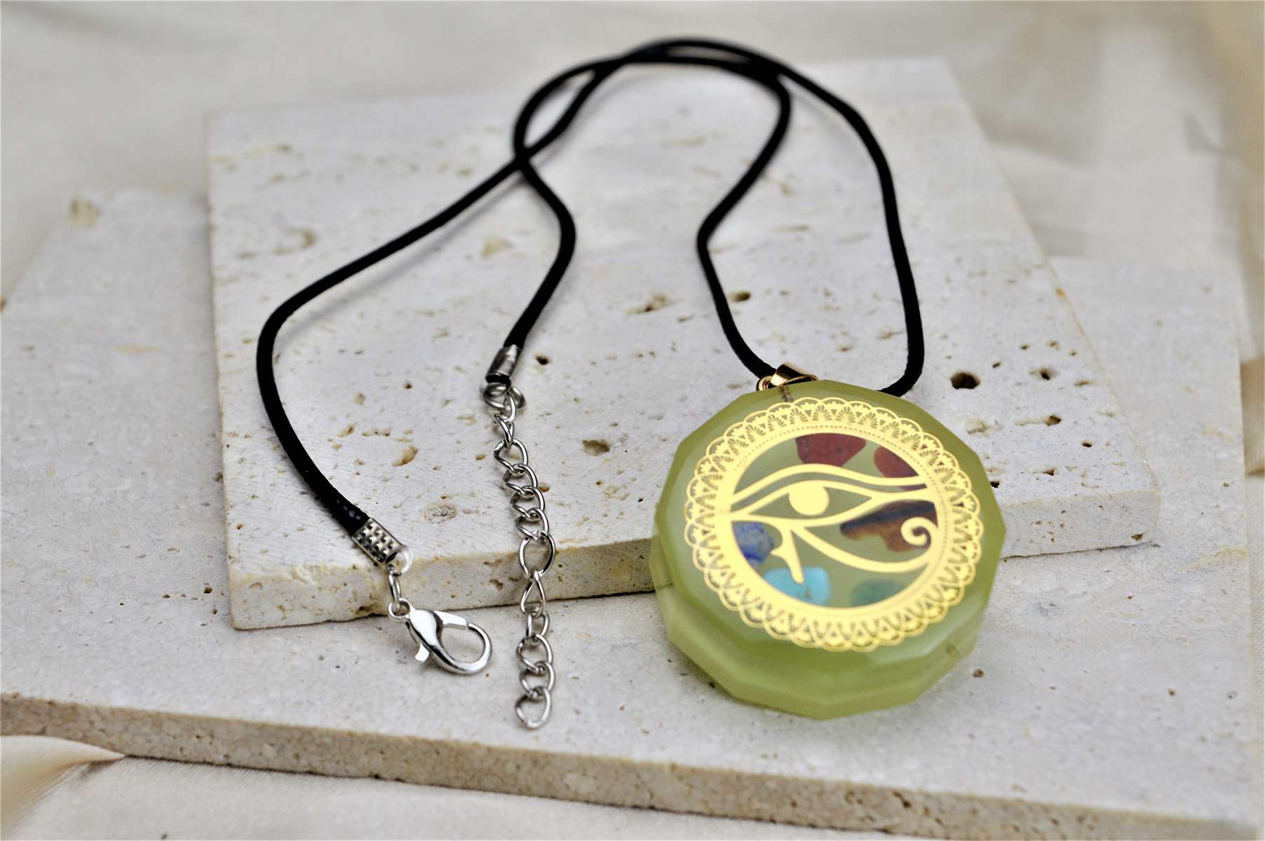 Orgonitový energetický  čakrový OCHRANNÝ Amulet HÓROVO OKO (Ochrana, zdravie, energia)