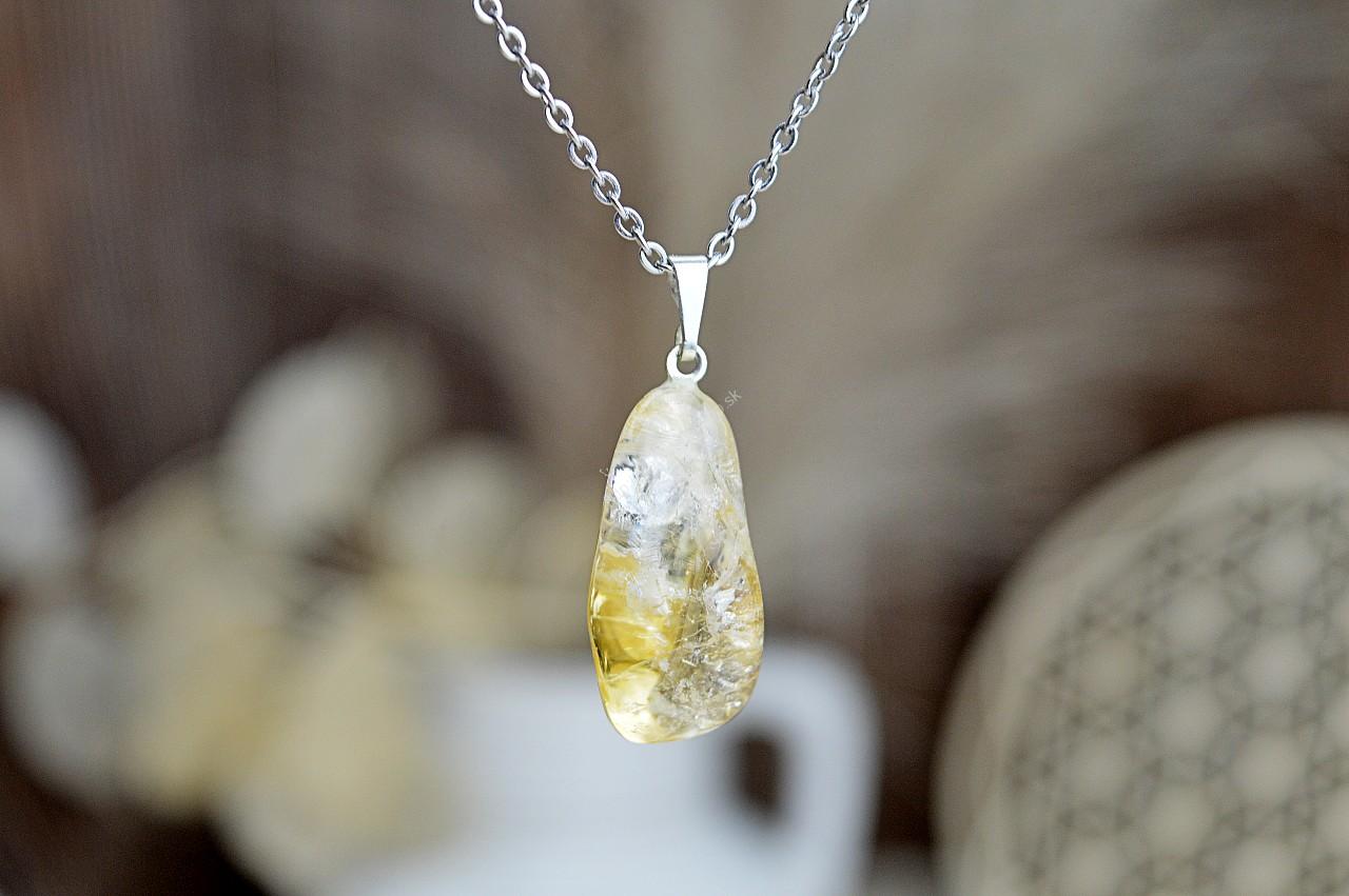 prívesok CITRÍN na kožke #1- Hojnosť, Radosť, Šťastie, Zdravé trávenie, Znižuje Strach a Obavy