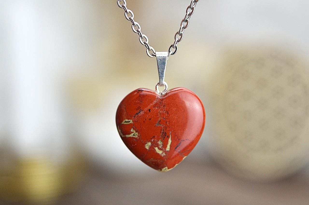 prívesok JASPIS ČERVENÝ srdiečko na kožke – Psychická stabilita, Životná Energia , Sila, Sexuálna Energia