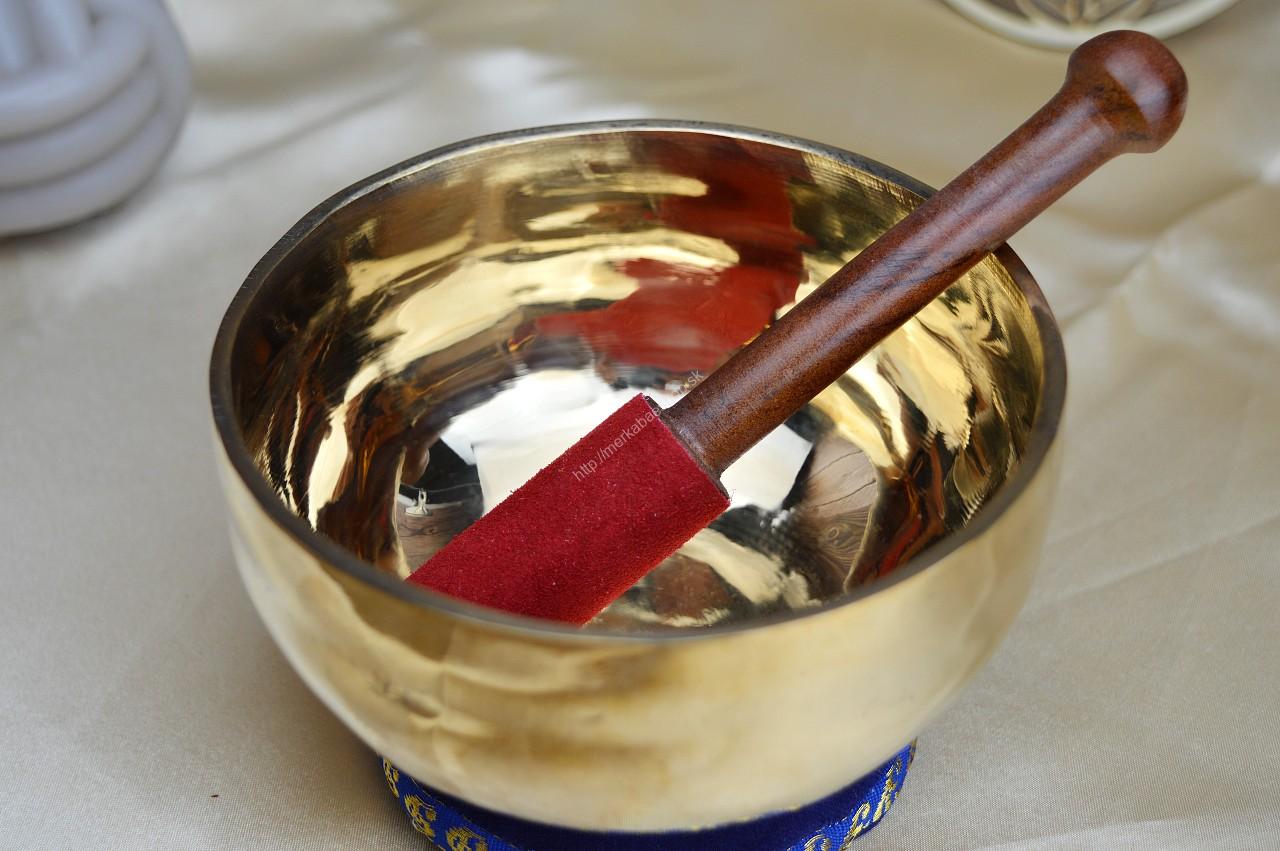 Ručne tepaná Tibetská spievajúca miska 13cm + gong a vankúšik – Obrázok 2