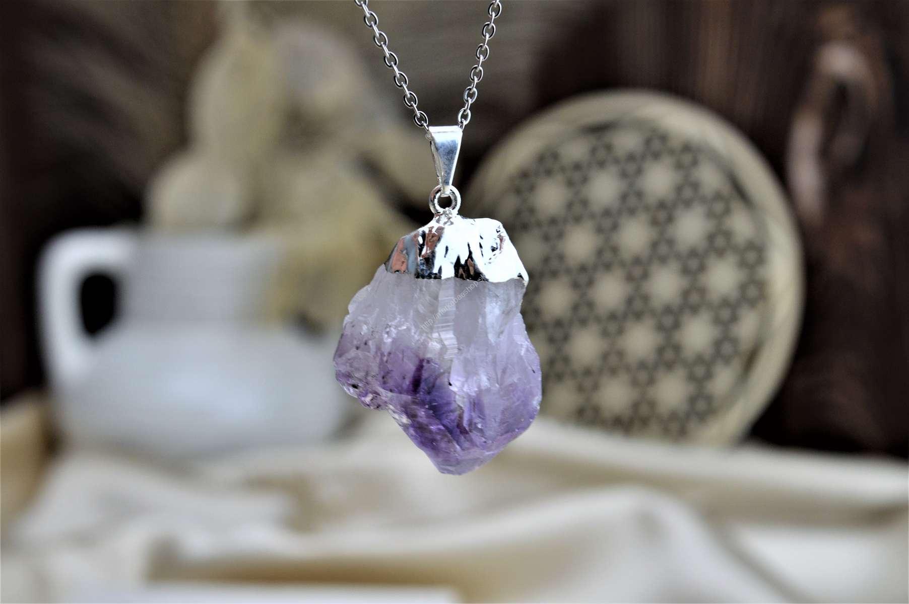 Ametystový Dračí zub/ surový hrot prívesok na kožke