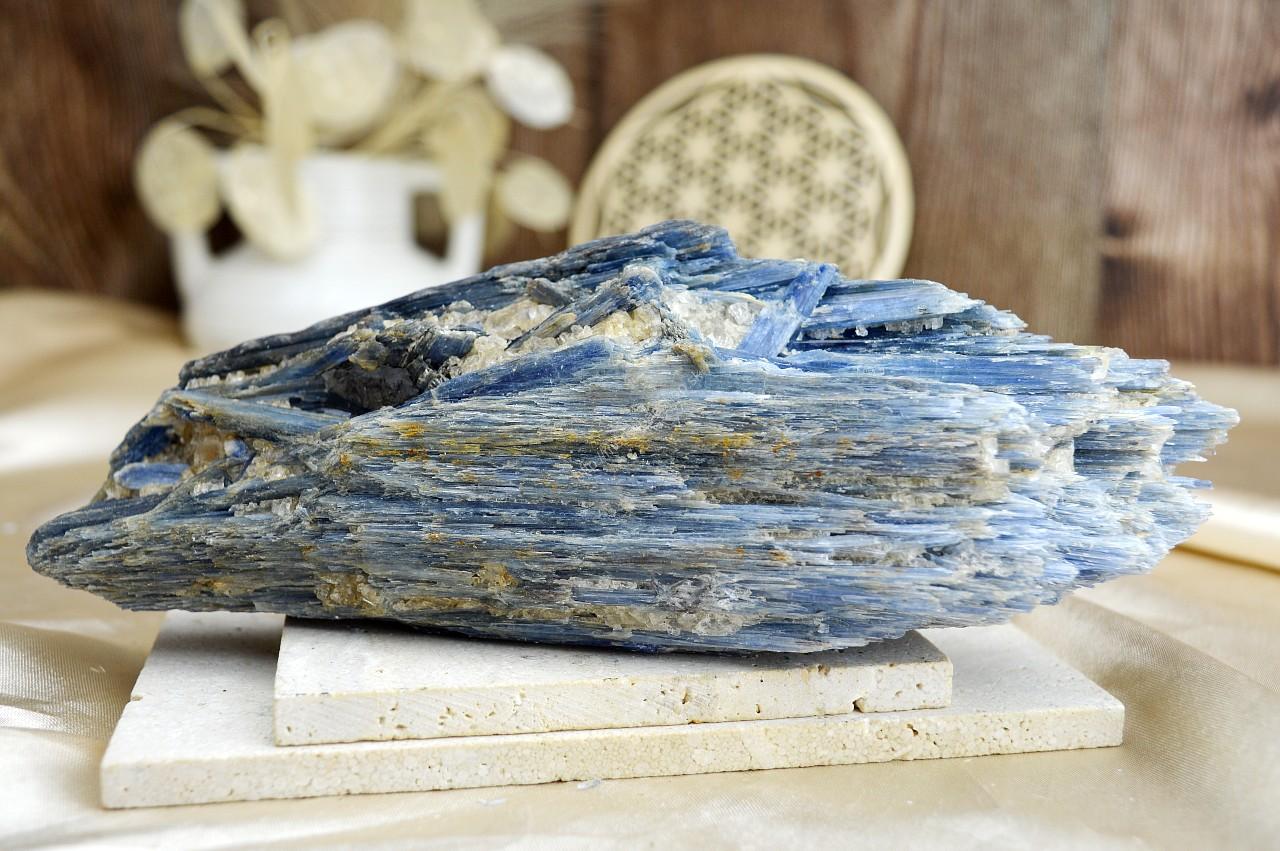 Surový KYANIT Disten #1 - 0,77kg (Duchovné vedenie, pozitívne myslenie, komunikácia, meditácia ) – Obrázok 3