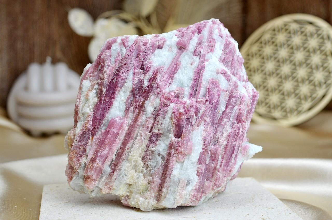 Surový RUBELIT/ČERVENÝ TURMALÍN #6, 0,94kg – Hlboké liečenie, Šťastie, Láska, Podpora Libida