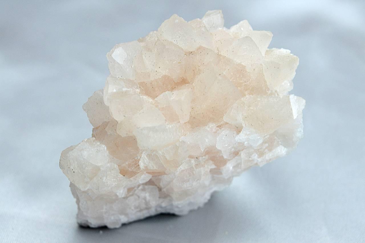 Drúza MANGANOKALCIT #11- Láska, Harmonizácia solar plexus, Vnútorný pokoj, Liečenie zranenej Duše