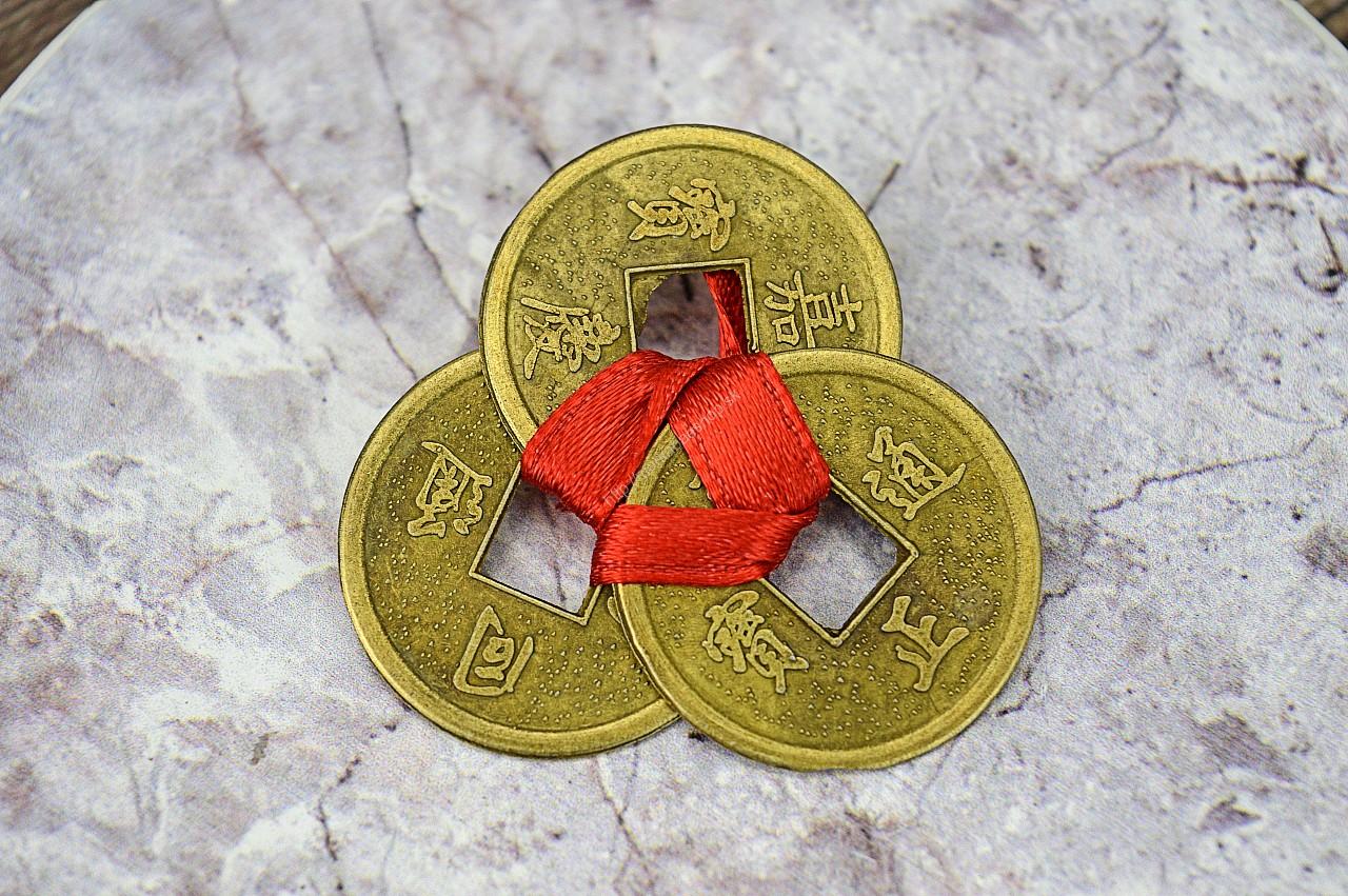 FENG SHUI talizman BOHATSTVA - Čínske mince s nekonečným uzlom