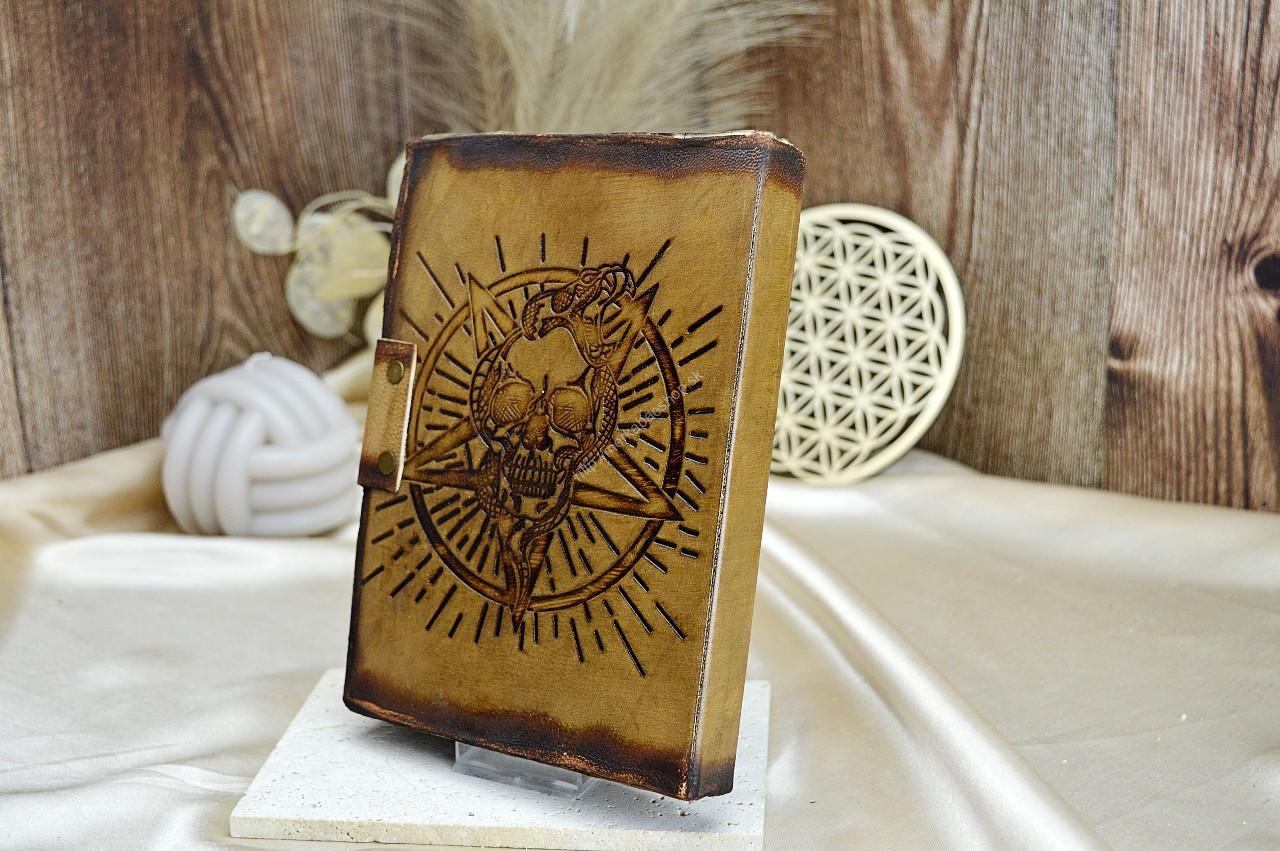 Ručne vyrábaný Kožený Zápisník -Pentagram a Lebka