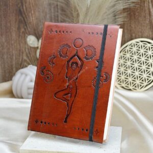 Koženný Zápisník s Gumičkou - Vesmírna Bohyňa