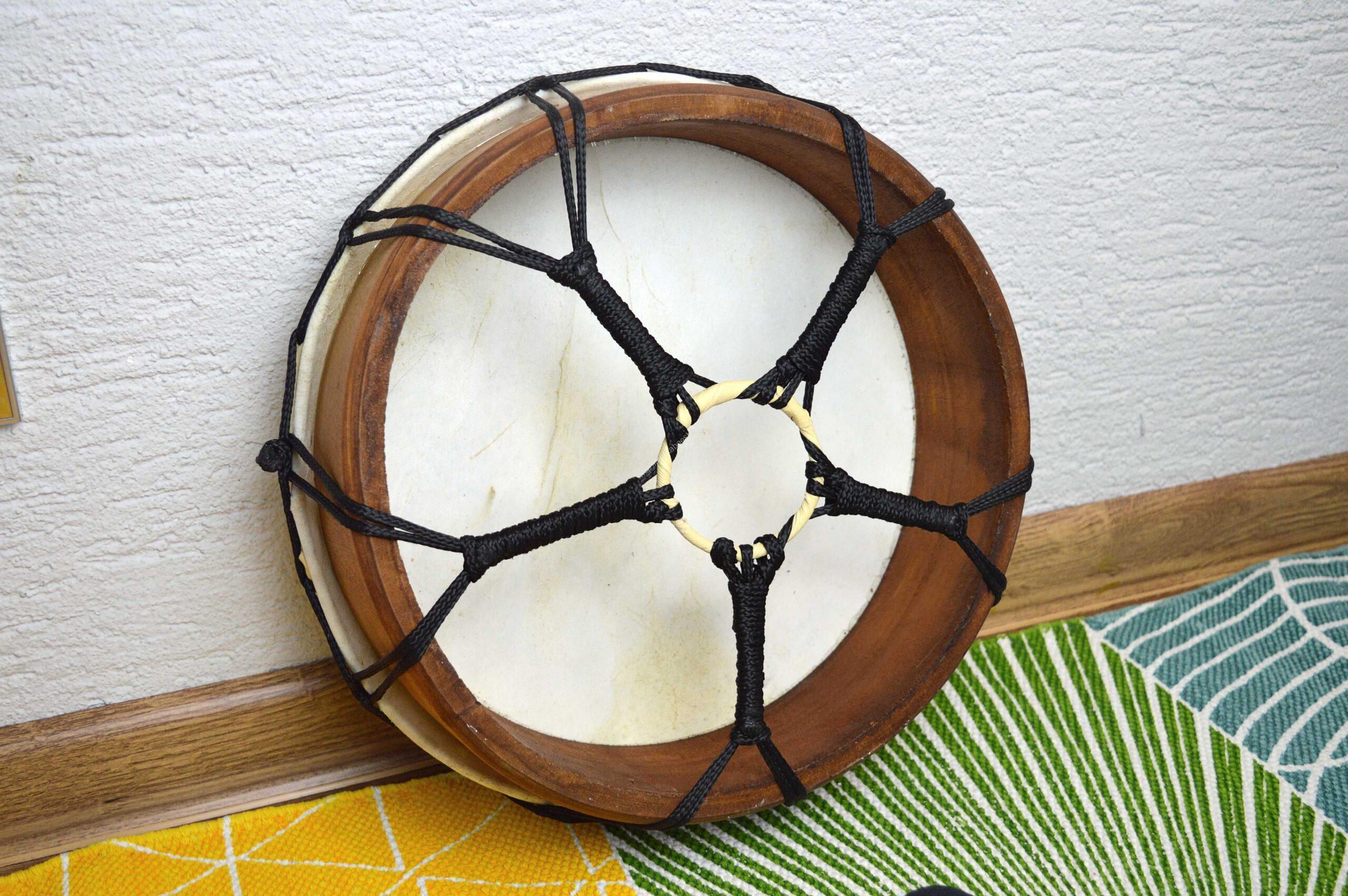 Hamsa Šamanský Bubon - Kozia Koža, Drevo Suar 30 cm s paličkou – Obrázok 4