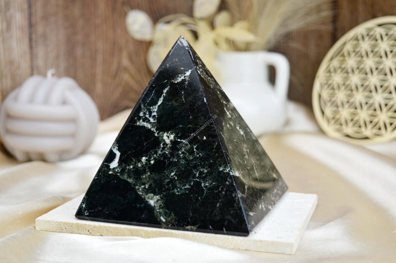Pyramída Ochrany a Harmónie z ČIERNEHO ÓNYXU #2 - 10x10 cm 1,05kg