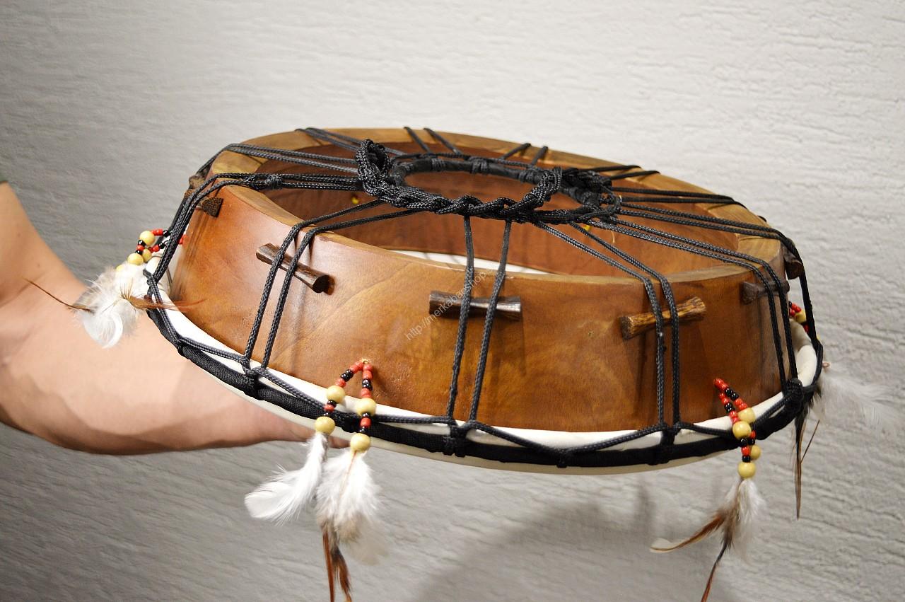 Šamanský Bubon s ozdobným perím, Kozia Koža, Drevo masív Mahagón 40 cm – Obrázok 5