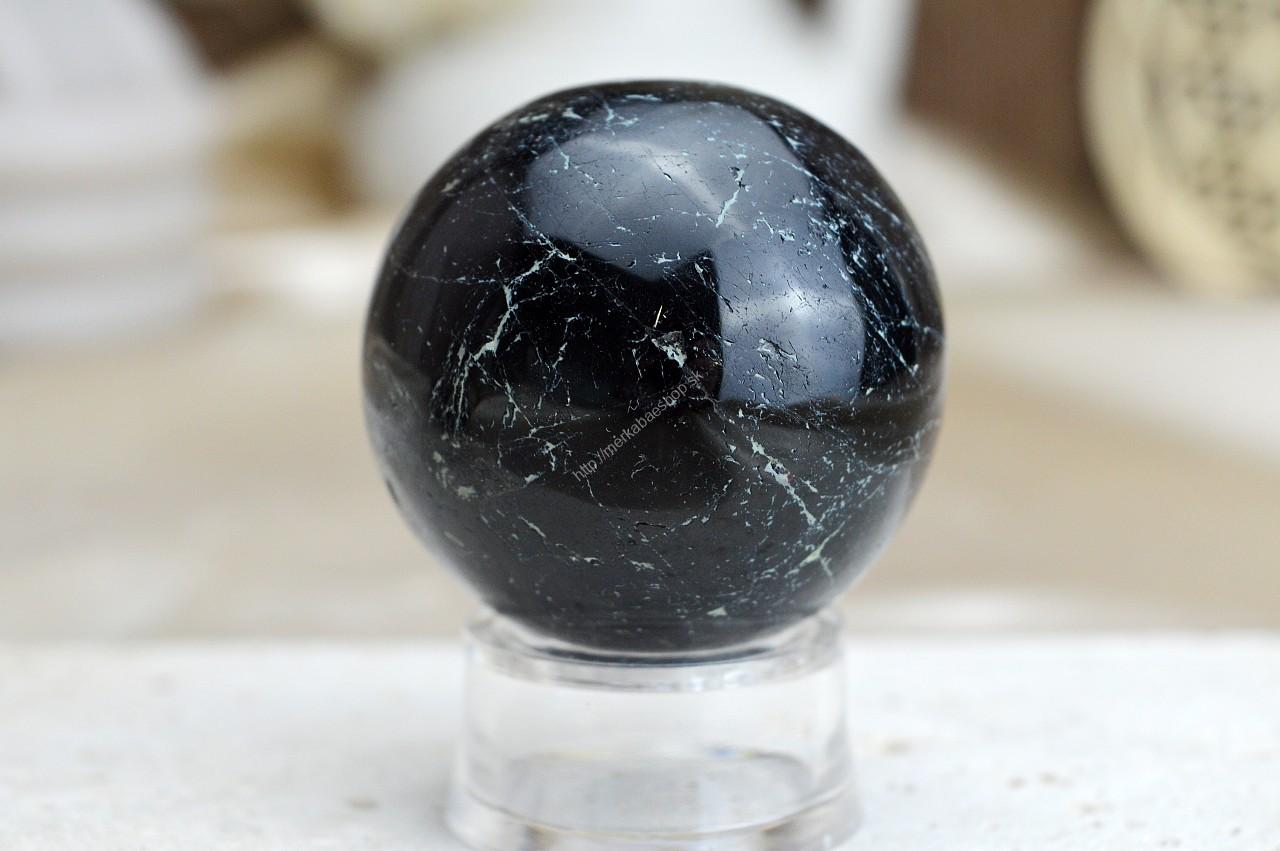 Guľa ČIERNY TURMALÍN/SKORYL #2 4,5cm – Ochrana, Očista od toxickej energie, Zmierňuje stres a strach – Obrázok 2