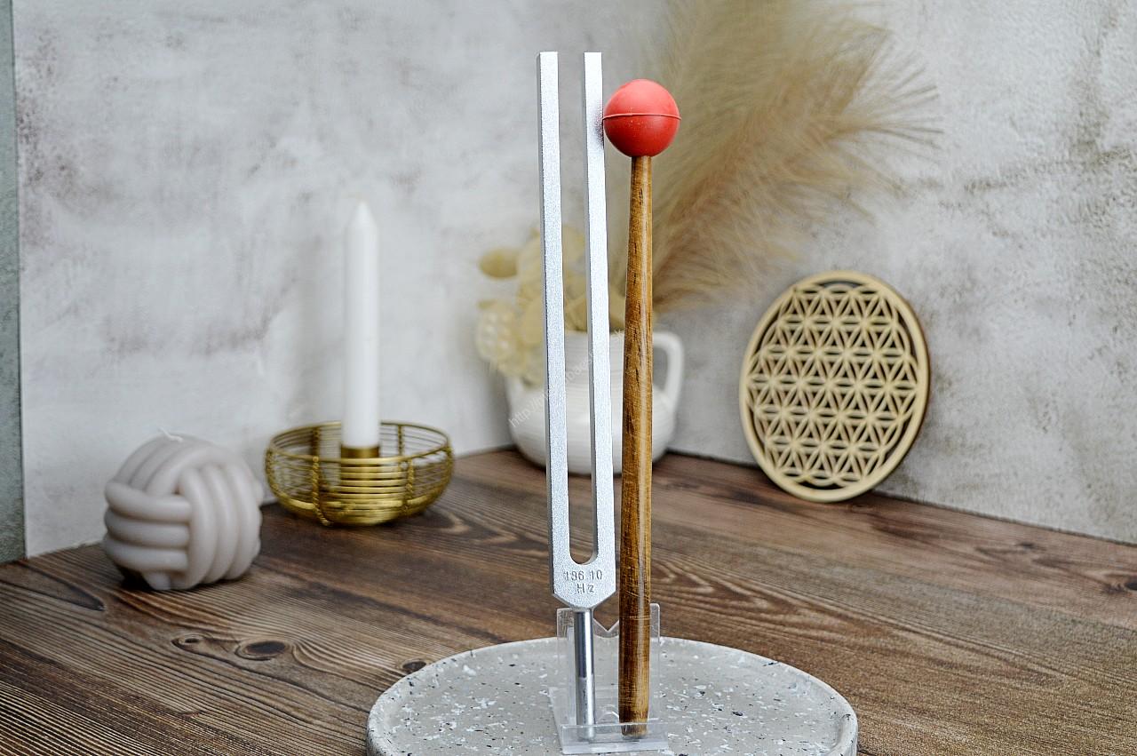 Terapeutická Ladička ÓM 136,1HZ + AKTIVÁTOR A OBAL (Uvoľnenie napätia, Odstraňuje disharmóniu, Čistia energetický systém)