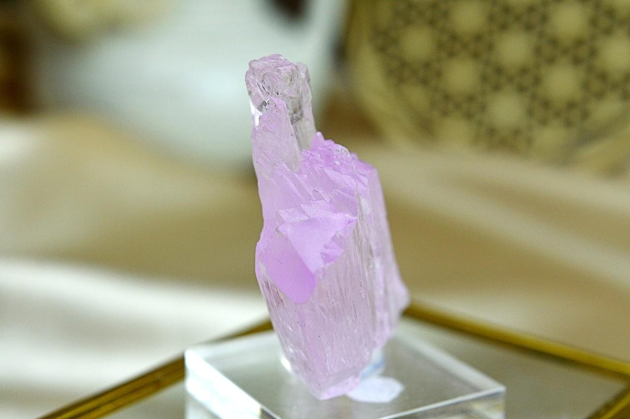 Prírodný kryštál KUNZITU #2 AAA- Bezpodmienečná Láska, Otvorenie srdca, Vysoké vibrácie, Emocionálne Liečenie, Sexualita – Obrázok 3