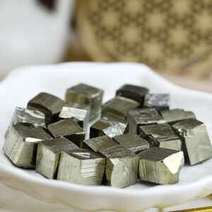 Prírodné kocky Hojnosti, Ochrany a Šťastia PYRIT 10 x 10 mm - Extra kvalita