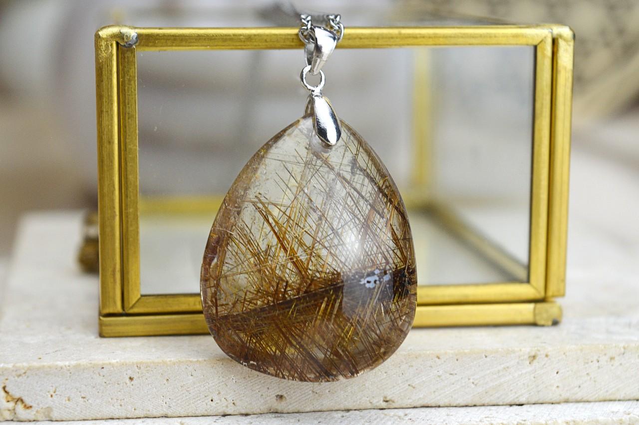 Strieborný prívesok SAGENIT/KRIŠTÁĽ S RUTILOM - Urýchlenie manifestácie, Ochrana, Intuícia, Pokoj EXTRA KVALITA