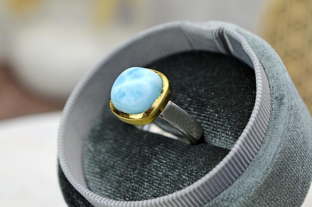 Prsteň LARIMAR #4 Ag925/1000 – Energia Bohyne, Komunikácia, Upokojenie, Znižuje prejavy paniky a úzkosti