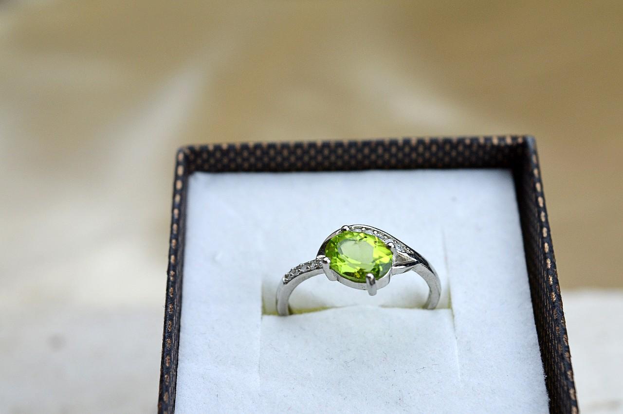 Strieborný prsteň OLIVÍN/PERIDOT #4 - Láska, Prosperita, Zdravie, Radosť, Otvorenie Srdca – Obrázok 2