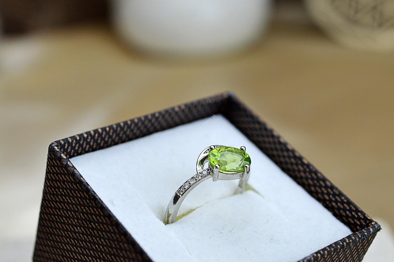 Strieborný prsteň OLIVÍN/PERIDOT #4 - Láska, Prosperita, Zdravie, Radosť, Otvorenie Srdca