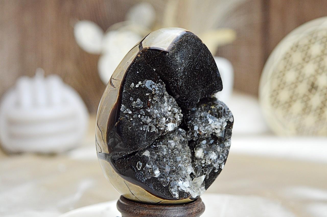 Geóda dračie vajce SEPTÁRIA #13 Odvaha, Sebaistota, Hojnosť, Ochrana, Premena, Uzemnenie, Solar plexus