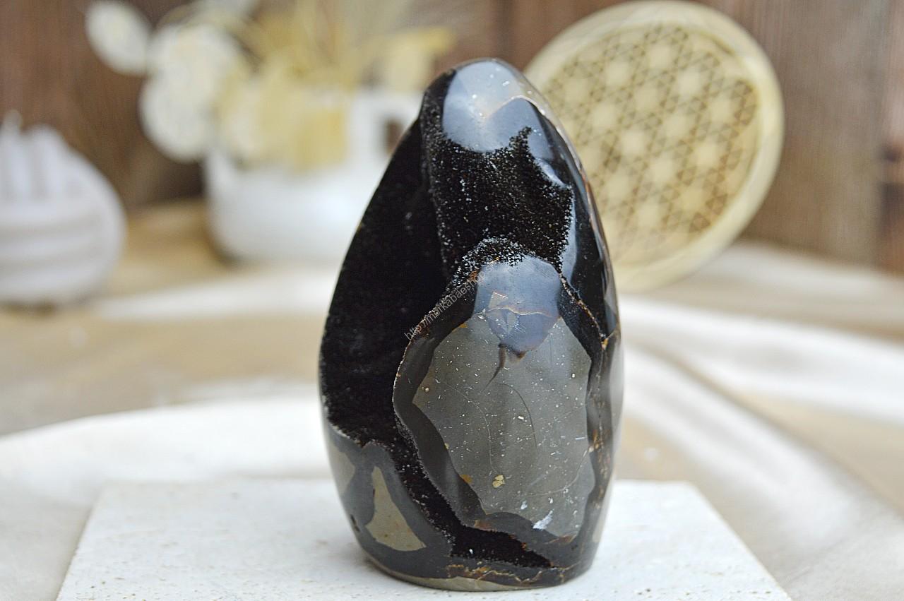 Geóda dračie vajce SEPTÁRIA #7 Odvaha, Sebaistota, Hojnosť, Ochrana, Premena, Uzemnenie, Solar plexus