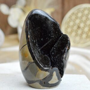 Geóda dračie vajce SEPTÁRIA #7 Odvaha, Sebaistota, Hojnosť, Ochrana, Premena, Uzemnenie, Solar plexus