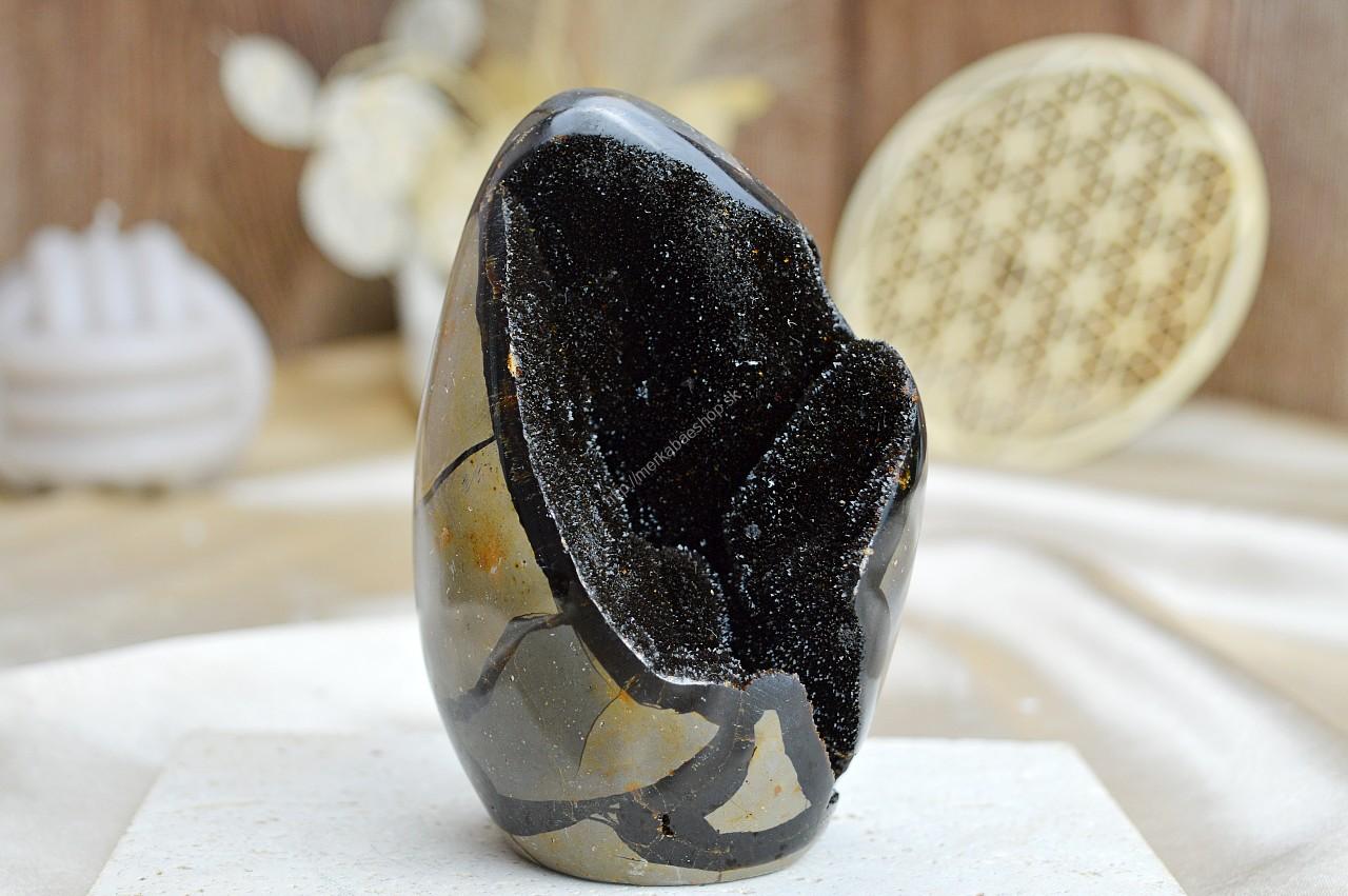 Geóda dračie vajce SEPTÁRIA #7 Odvaha, Sebaistota, Hojnosť, Ochrana, Premena, Uzemnenie, Solar plexus