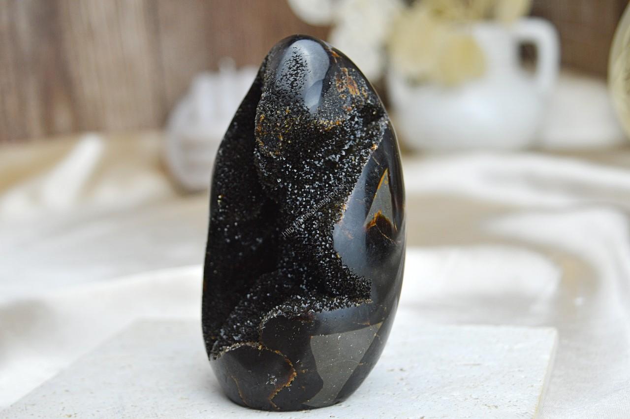 Geóda dračie vajce SEPTÁRIA #8 Odvaha, Sebaistota, Hojnosť, Ochrana, Premena, Uzemnenie, Solar plexus