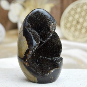 Geóda dračie vajce SEPTÁRIA #8 Odvaha, Sebaistota, Hojnosť, Ochrana, Premena, Uzemnenie, Solar plexus