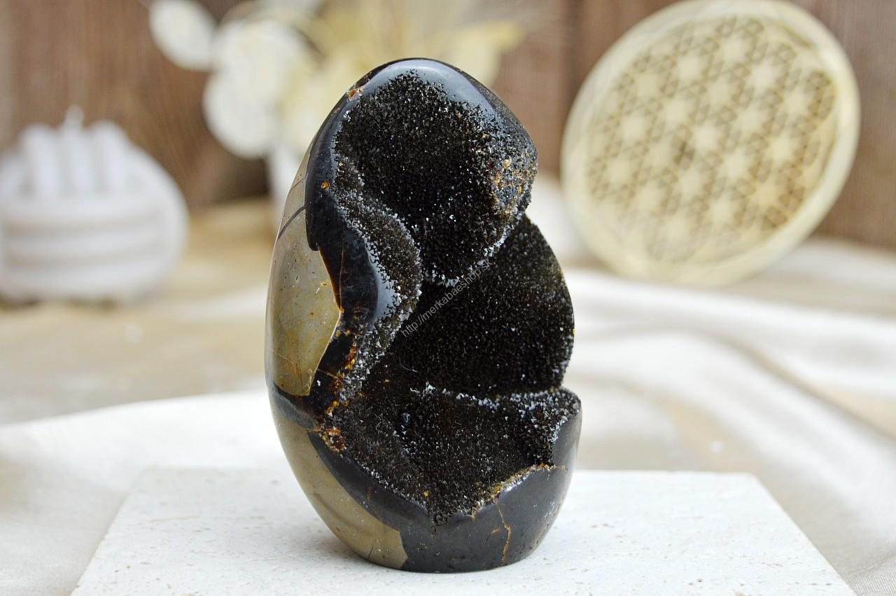 Geóda dračie vajce SEPTÁRIA #8 Odvaha, Sebaistota, Hojnosť, Ochrana, Premena, Uzemnenie, Solar plexus