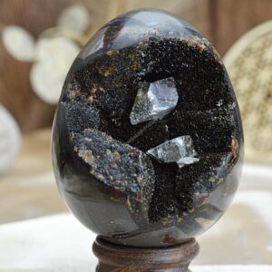 Geóda dračie vajce SEPTÁRIA #9 Odvaha, Sebaistota, Hojnosť, Ochrana, Premena, Uzemnenie, Solar plexus