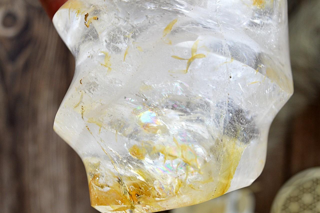 Dúhový KRIŠTÁĽOVÝ Vesmírny Plameň s Inklúziou HEMATITU1,67kg #1 Sila, Ochrana, Manifestácia, Meditácia – Obrázok 6