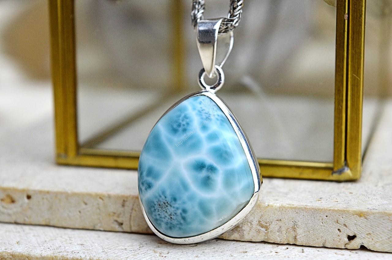 Strieborný Prívesok LARIMAR #8 - Energia Bohyne, Komunikácia, Upokojenie, Znižuje prejavy paniky a úzkosti