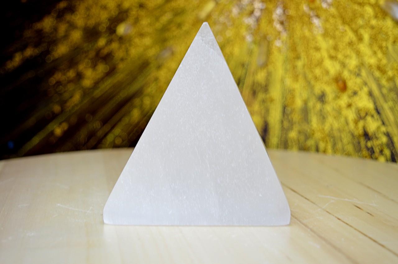 SELENITOVÁ pyramída Jemných Anjelských vibrácií 9x9cm – Obrázok 2