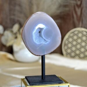 ACHATOVÁ Geóda na stojane #10 Duchovný rast, Emocionálna úľava, Odvaha, Harmónia