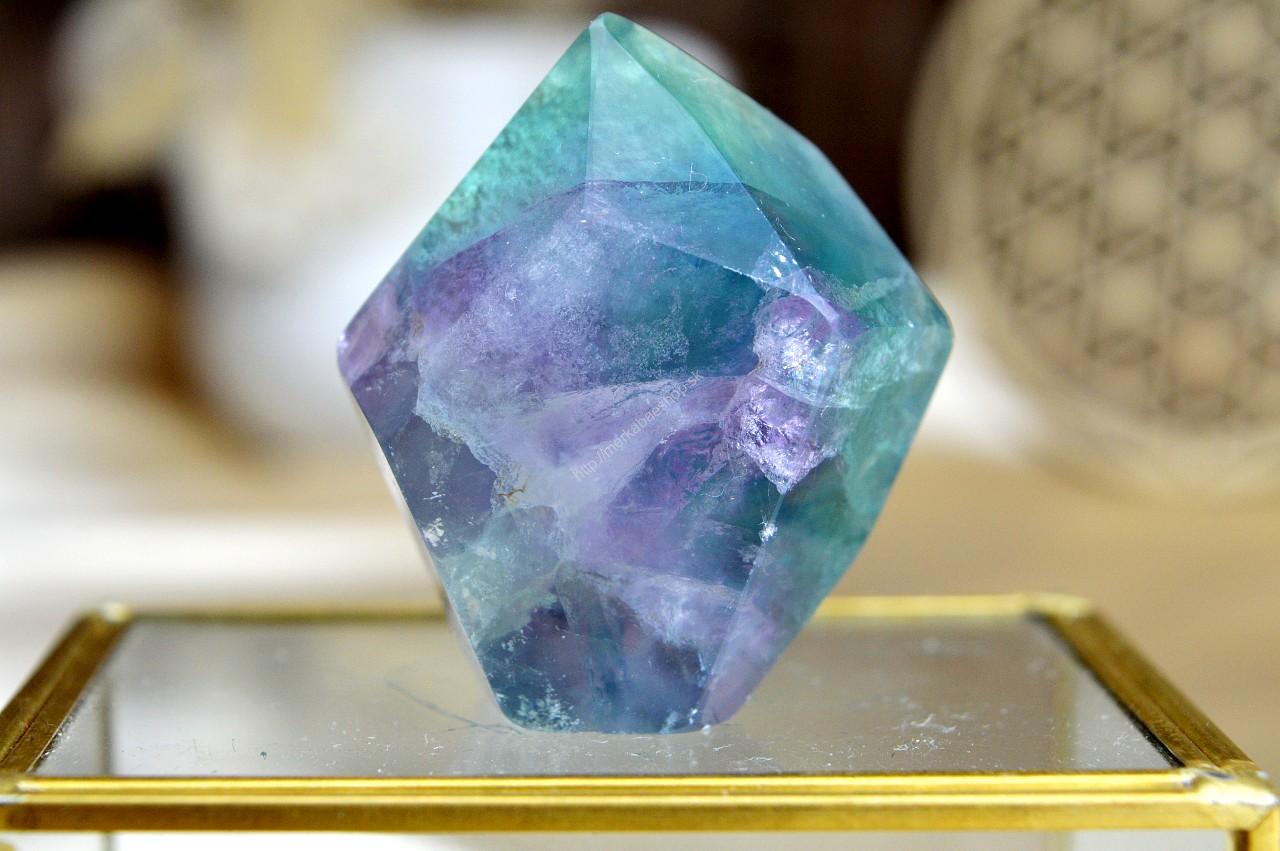 Diamant z FLUORITU DÚHOVÉHO #6 - Sústredenie, Pamäť, Intuícia, Ochrana, Božskosť, Dosiahnutie cieľov Extra Kvalita – Obrázok 2