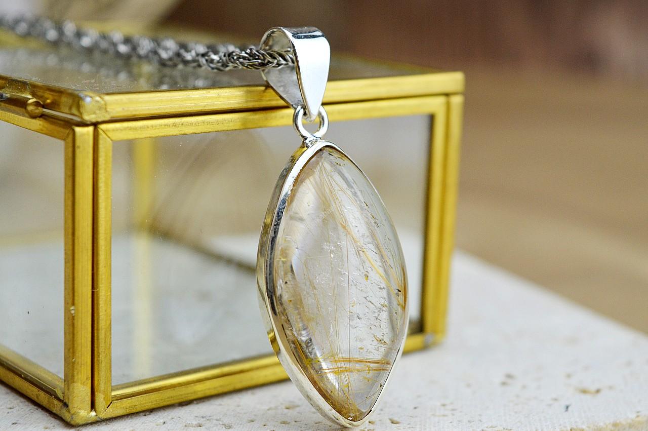 Strieborný prívesok SAGENIT/KRIŠTÁĽ S RUTILOM #2- Urýchlenie manifestácie, Ochrana, Intuícia, Pokoj EXTRA KVALITA – Obrázok 2