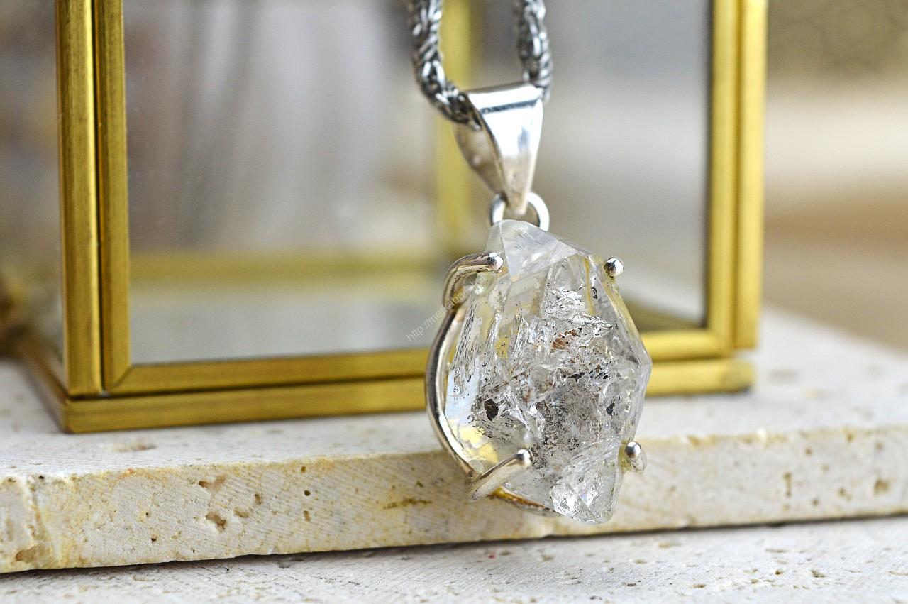 Strieborný prívesok obojstranný obelisk HERMIKER DIAMANT #2 - Vysoko vibračný, Ochrana, Jasná myseľ, Zosilňovač energie – Obrázok 2