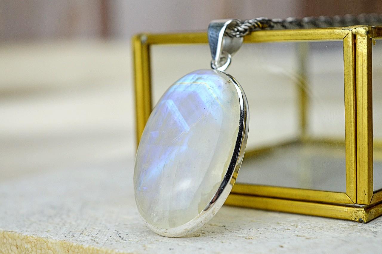 Strieborný prívesok Dúhový MESAČNÝ KAMEŇ #3- Nové začiatky, Rovnováha, Božské spojenie, Úľava od PMS