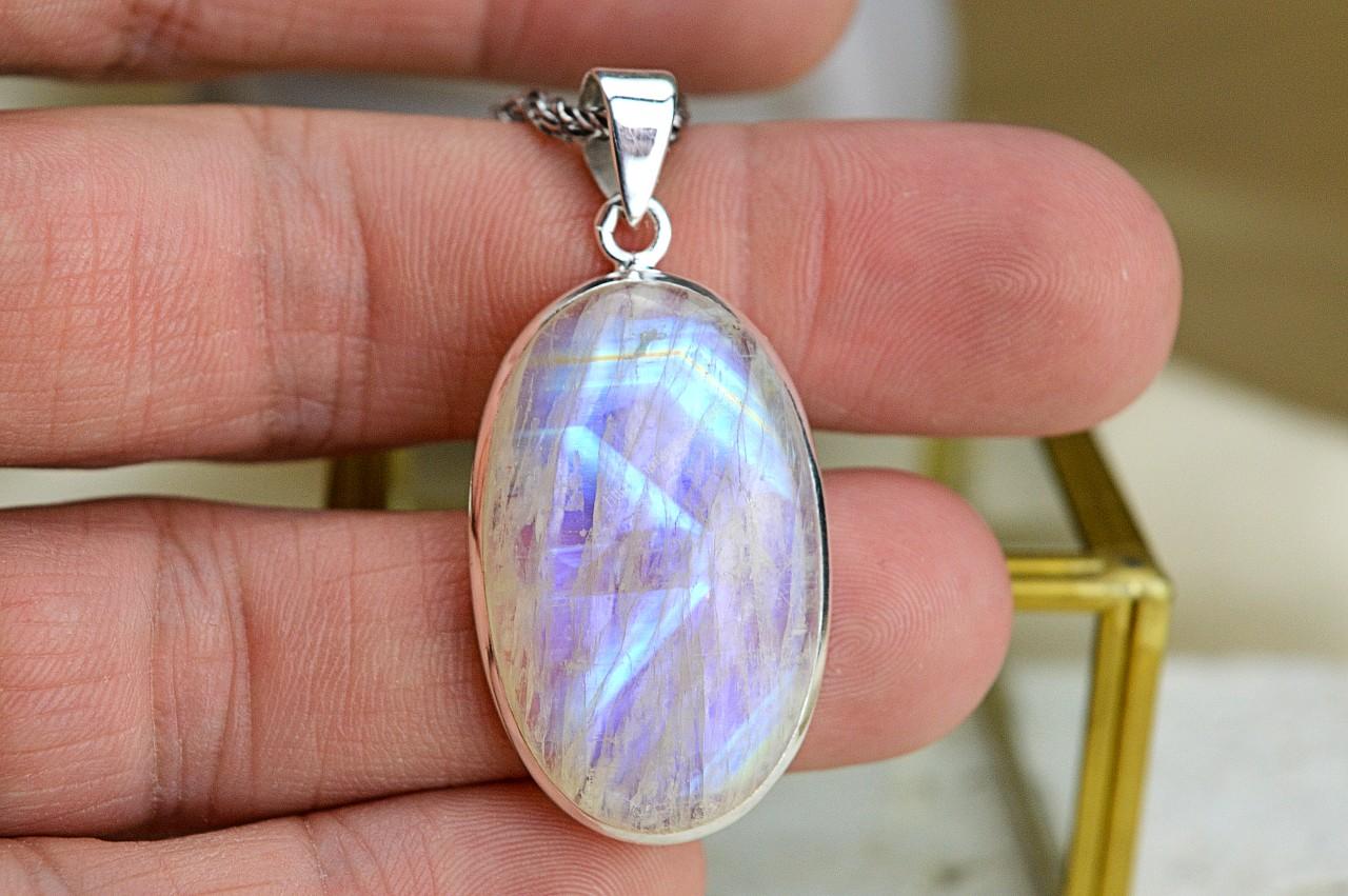 Strieborný prívesok Dúhový MESAČNÝ KAMEŇ #3- Nové začiatky, Rovnováha, Božské spojenie, Úľava od PMS