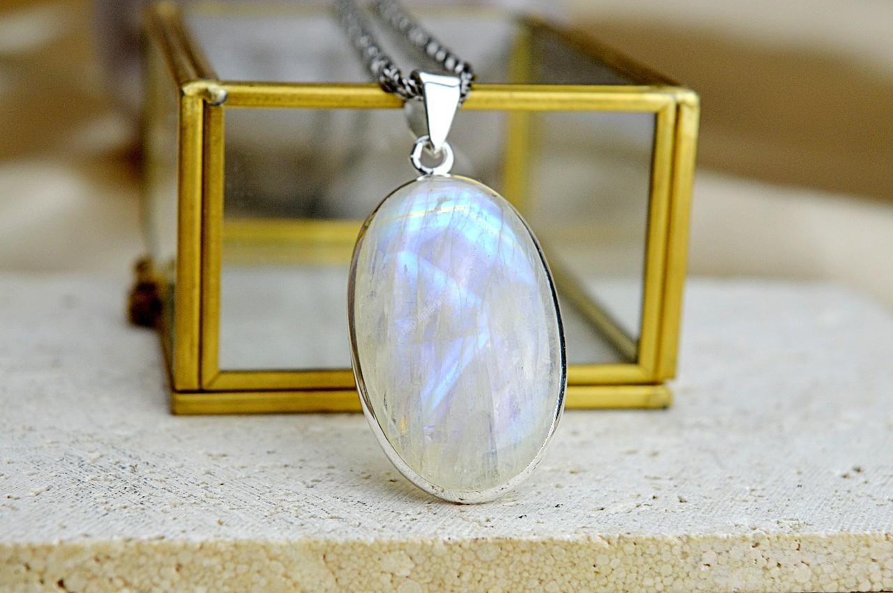 Strieborný prívesok Dúhový MESAČNÝ KAMEŇ #3- Nové začiatky, Rovnováha, Božské spojenie, Úľava od PMS – Obrázok 3