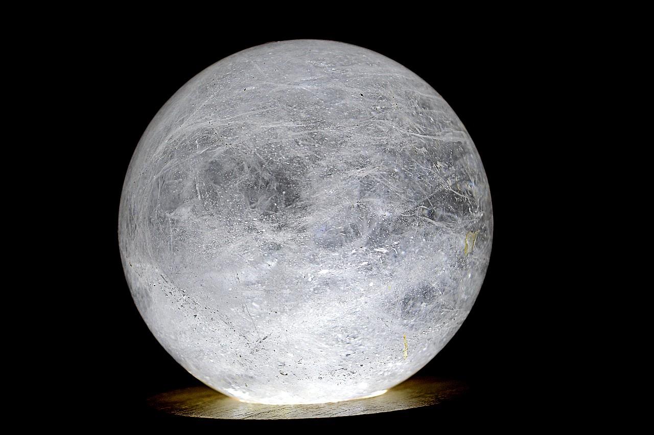 prírodná KRIŠTÁĽOVÁ GUĽA #4 - 8 cm - Harmónia, Svetlo na Zemi, Majster liečiteľ, Manifestovanie, Sila, Energia