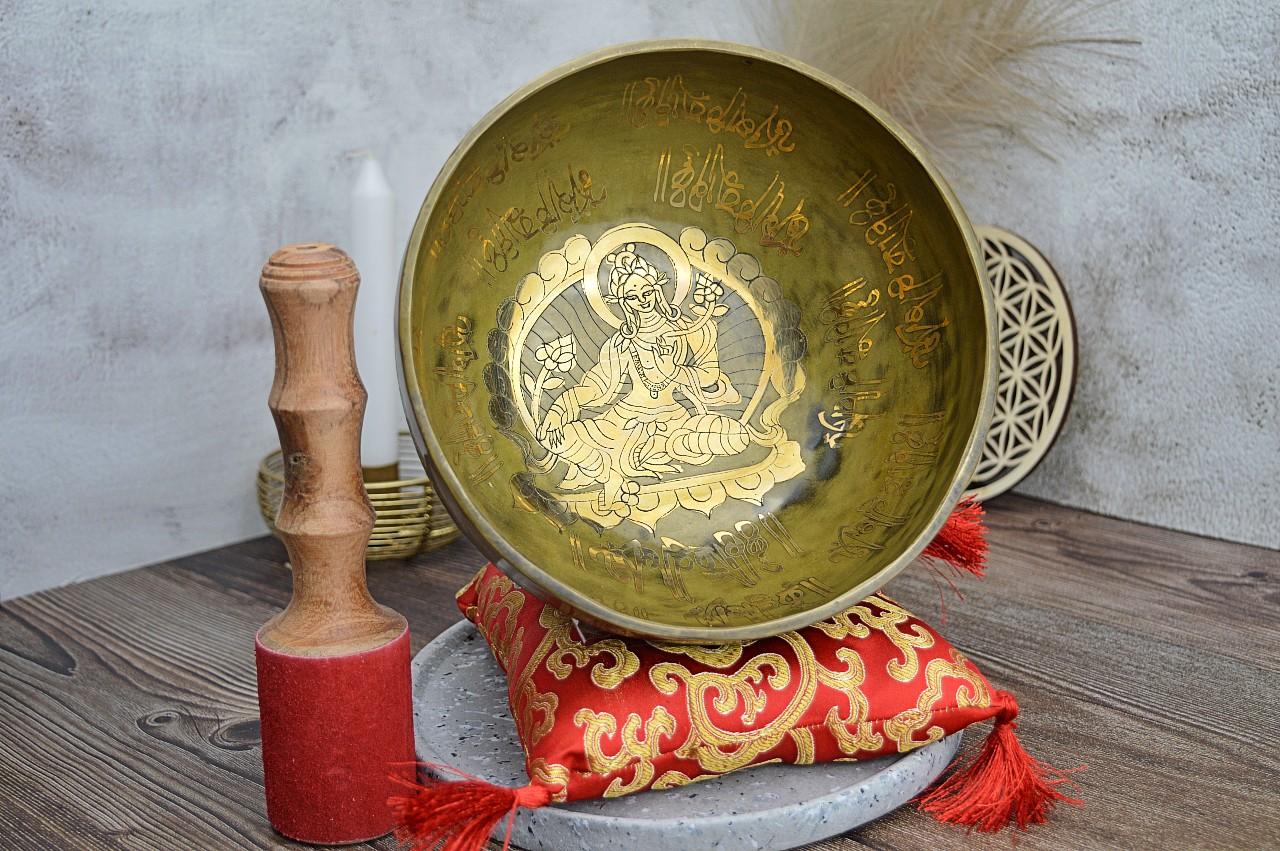 Ručne tepaná a zdobená Tibetská spievajúca miska TARA 19 cm 1kg + gong a vankúšik