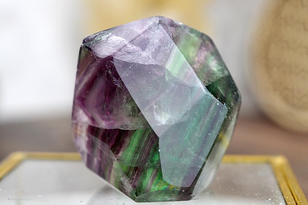 Diamant z FLUORITU DÚHOVÉHO #2 - Sústredenie, Pamäť, Intuícia, Ochrana, Božskosť, Dosiahnutie cieľov Extra Kvalita