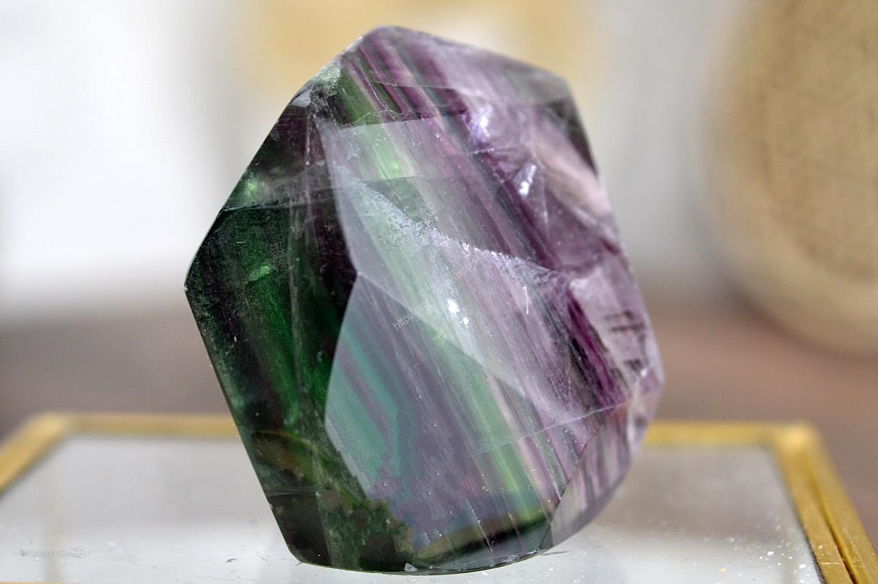 Diamant z FLUORITU DÚHOVÉHO #2 - Sústredenie, Pamäť, Intuícia, Ochrana, Božskosť, Dosiahnutie cieľov Extra Kvalita – Obrázok 2