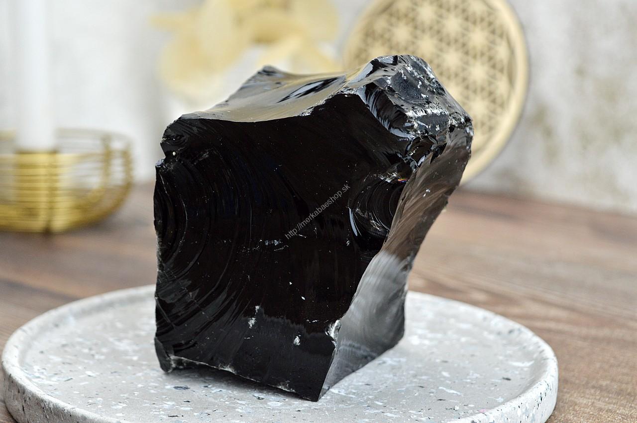Surový OBSIDIÁN ČIERNY #1 - 1,1kg -Ochrana, Prijatie, Uzemnenie, Očista, Obnovenie energie čakier