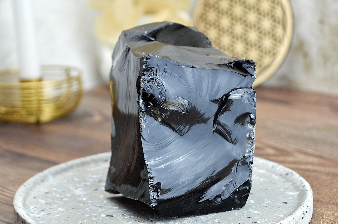 Surový OBSIDIÁN ČIERNY #1 - 1,1kg -Ochrana, Prijatie, Uzemnenie, Očista, Obnovenie energie čakier